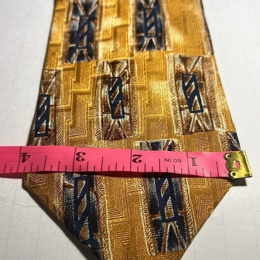 👨🏻‍💼Ferrell Reed for Nordstrom mustard with blue pattern tie Vintage